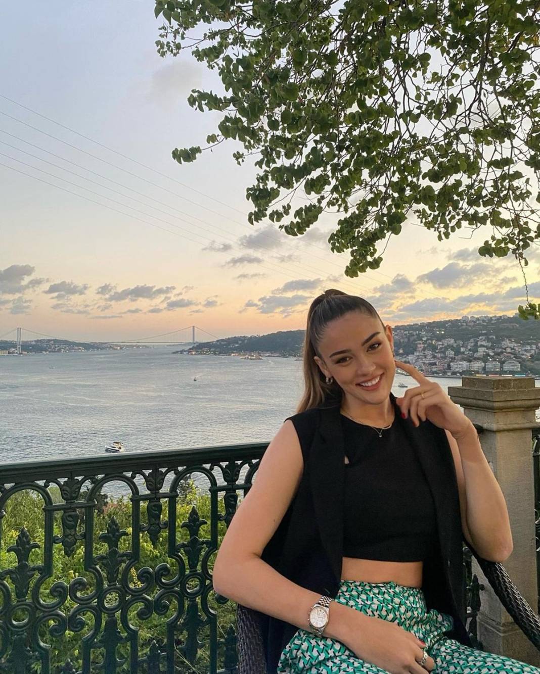 Zehra Güneş dekolteli fotoğraf paylaştı, sosyal medya yıkıldı! Yüz binlerce kez beğenildi, herkesi kendine hayran bıraktı 25